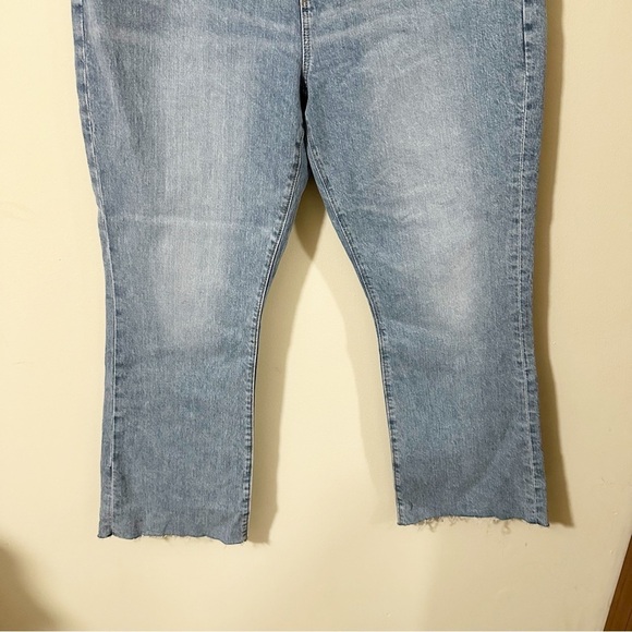 Ann Taylor The Kick Crop Light Wash Raw Hem Jeans Size 12 - Picture 6 of 11